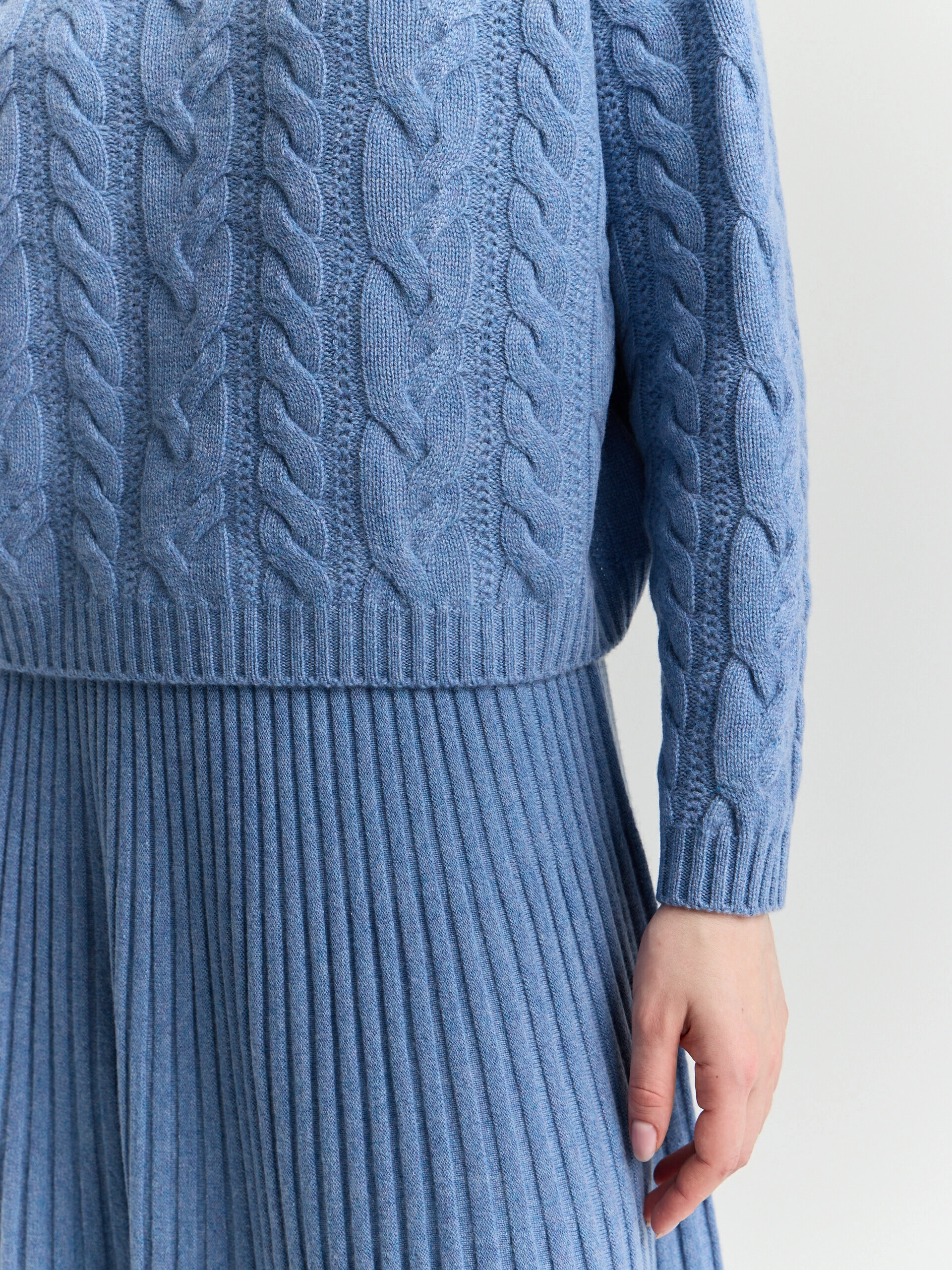 Кашемировый свитер с косами