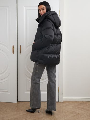 Черный дутый пуховик с капюшоном