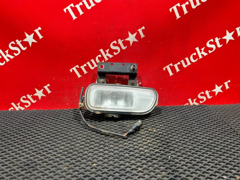 Фара противотуманная левая