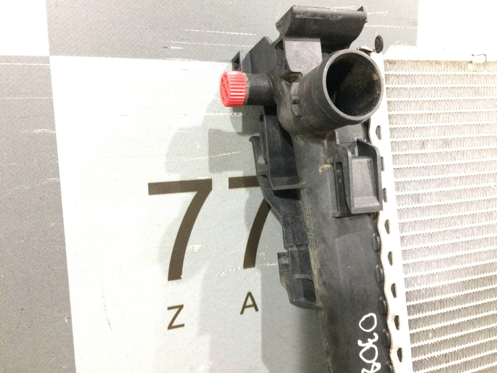 Радиатор двигателя Mercedes B-Class (W246) Б/У Оригинал A2465001303