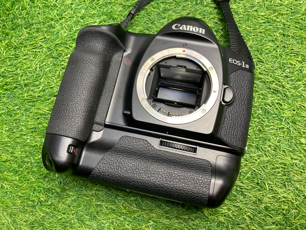 Canon EOS-1N + Canon Power Drive Booster EA1