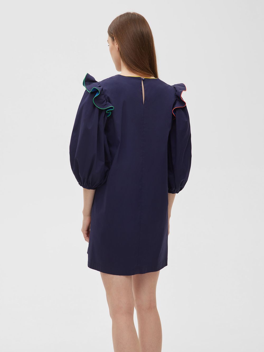 Платье с воланами темно-синего цвета с разноцветной отделкой