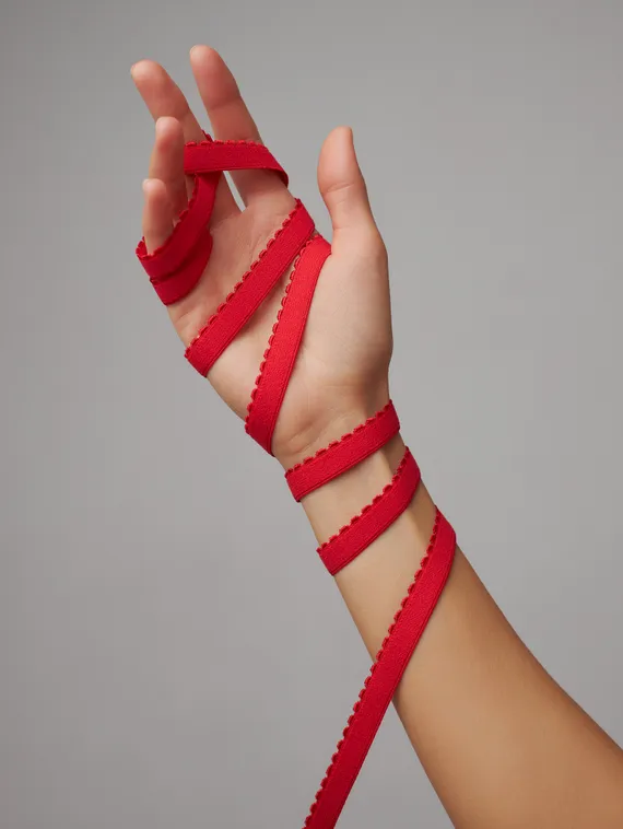 100 641/12 Резинка отделочная Lauma 12 мм, красный 100