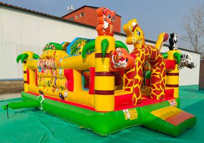 Коммерческий надувной батут "Сафари-экскурсия", с горкой 5*4*2,8 м