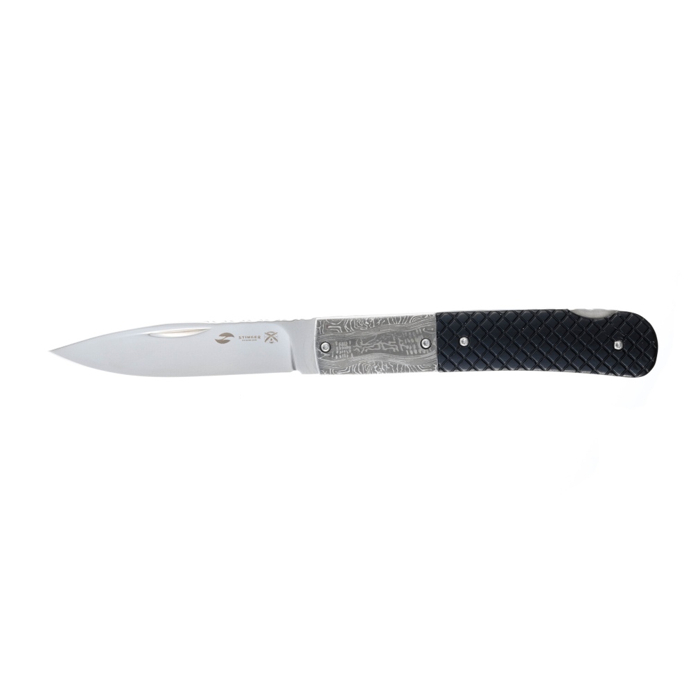 Фото недорогой стальной складной нож с серебристым клинком 100 мм и чёрной алюминиевой рукояткой Stinger FB3021 в чехле и коробке