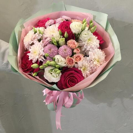 Букет микс с яркими розами Пинк Флоид