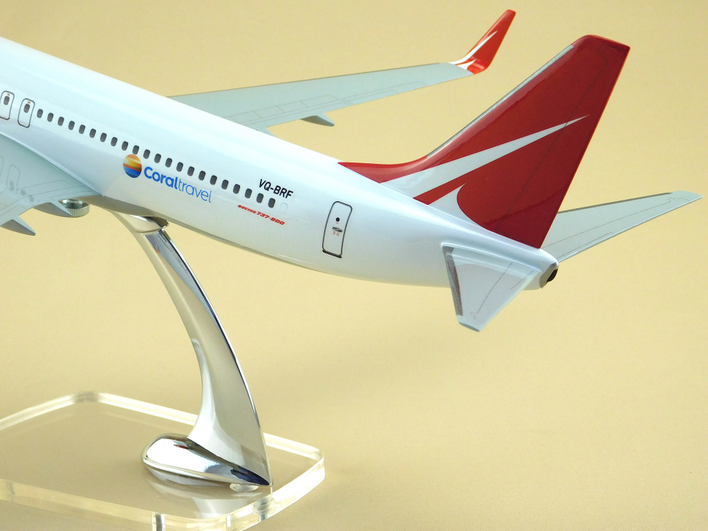 Модель самолета Boeing 737-800 (М1:100, Royal Fligt)