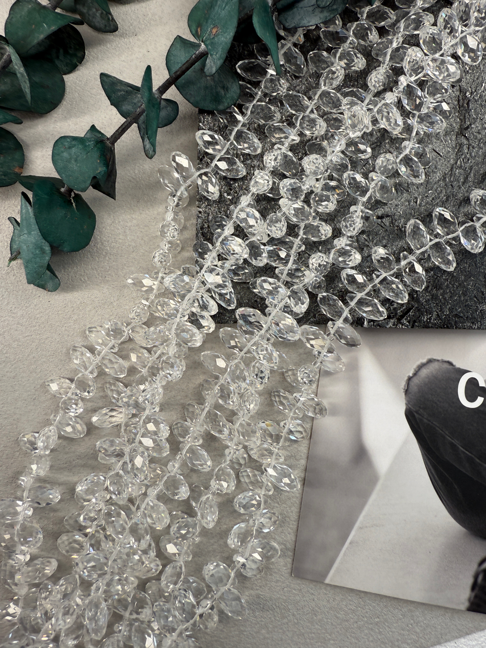 Бриолеты кристалл, нить 42 см, около 95 штук, 12*6 мм