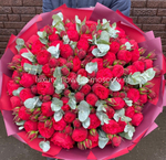 115 красных пионовдных роз