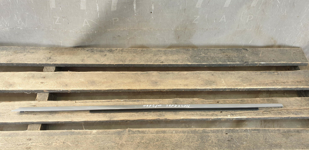 Молдинг двери передней левой Mercedes C (W205) 14-23 Б/У Оригинал A2057201924