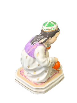 Фарфоровая статуэтка "Маленькая хозяйка" ДФЗ