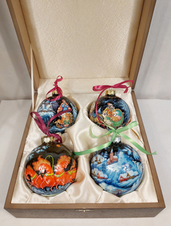 Сувенирный набор из 4-х новогодних шаров с ручной росписью "Зимние забавы"