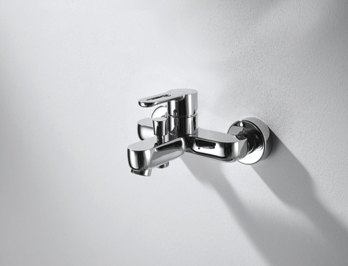 Смеситель для ванны с коротким изливом с аксессуарами Bravat Stream-D