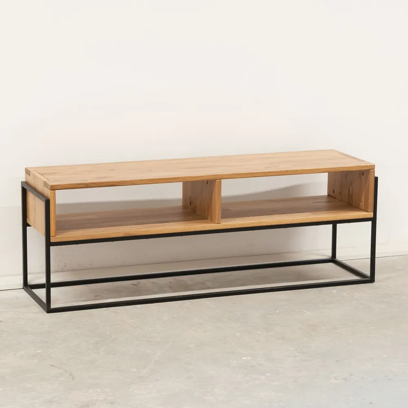 Тумба под телевизор 120 см G+K напольная с полками из массива дикого дуба в стиле лофт