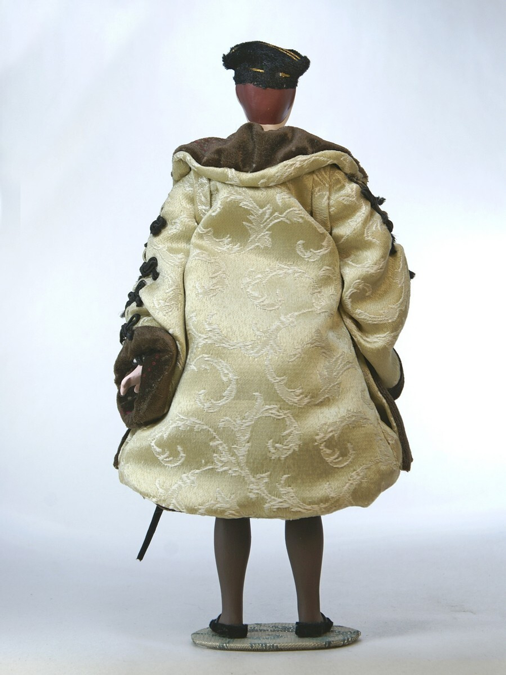 Кукла фарфоровая в мужском европейском придворном костюме. Немцы