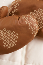 8372 Варежки женские (карамельный)