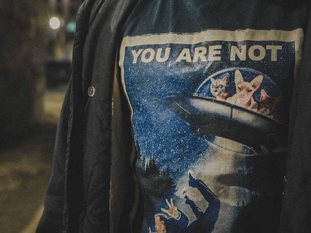 Футболка You Are Not Alone Черная