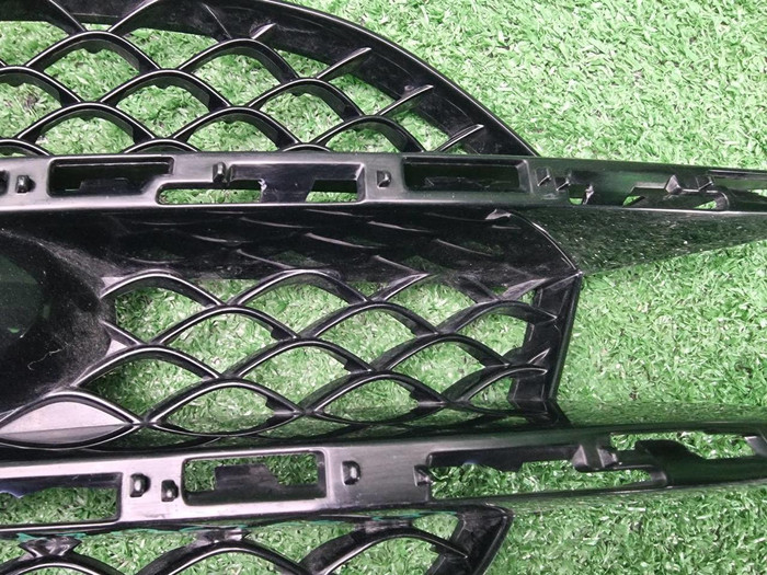 Решетка перед. бампера Mercedes S W222 (17-20) AMG