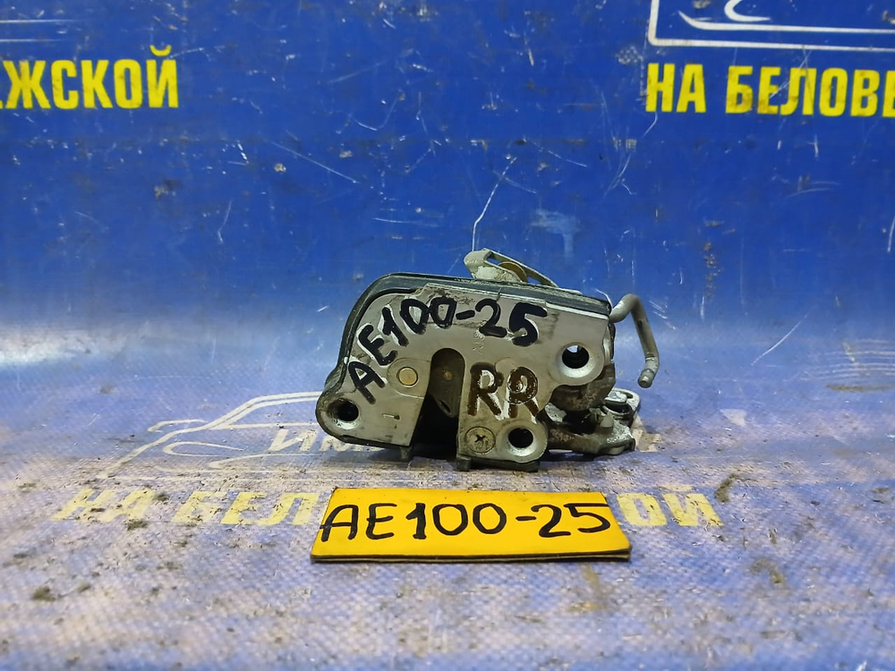 Замок двери задней правой TOYOTA SPRINTER 1991