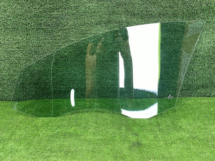 Стекло двери переднее правое VW Passat B7 (11-15)