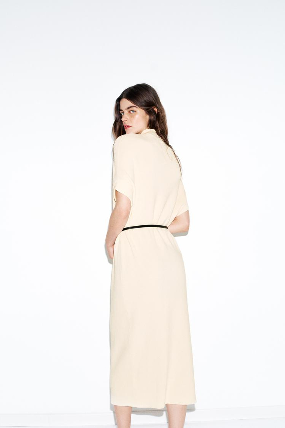 ZARA ТРИКОТАЖНОЕ ПЛАТЬЕ С РЕМНЕМ, ЭКРЮ