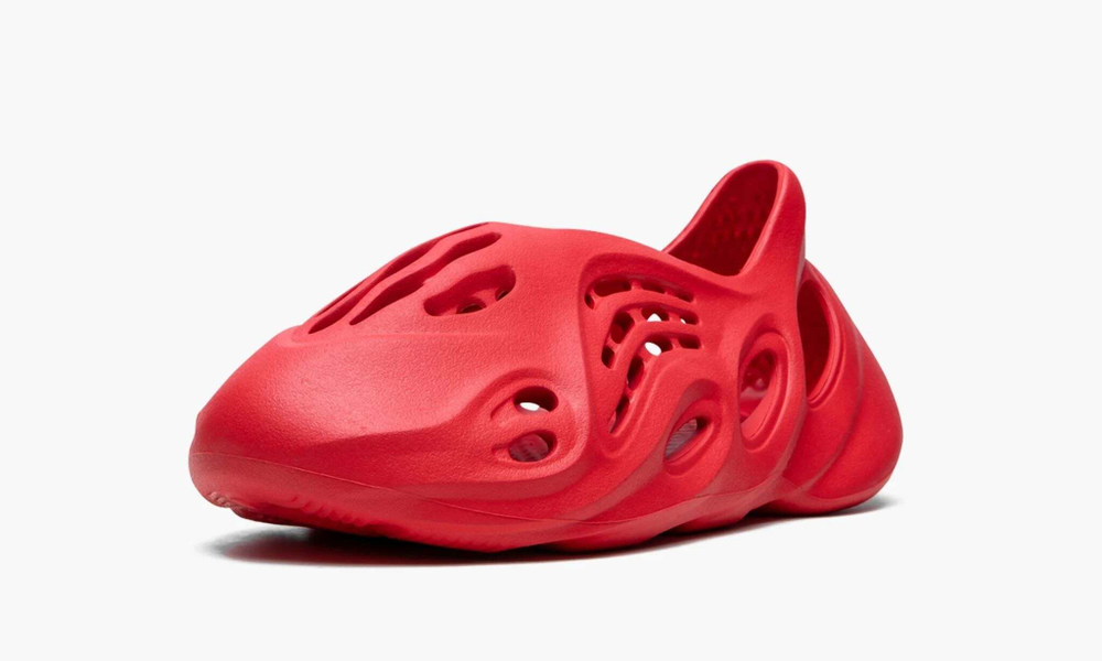 Yeezy Foam RNNR "Vermillion"