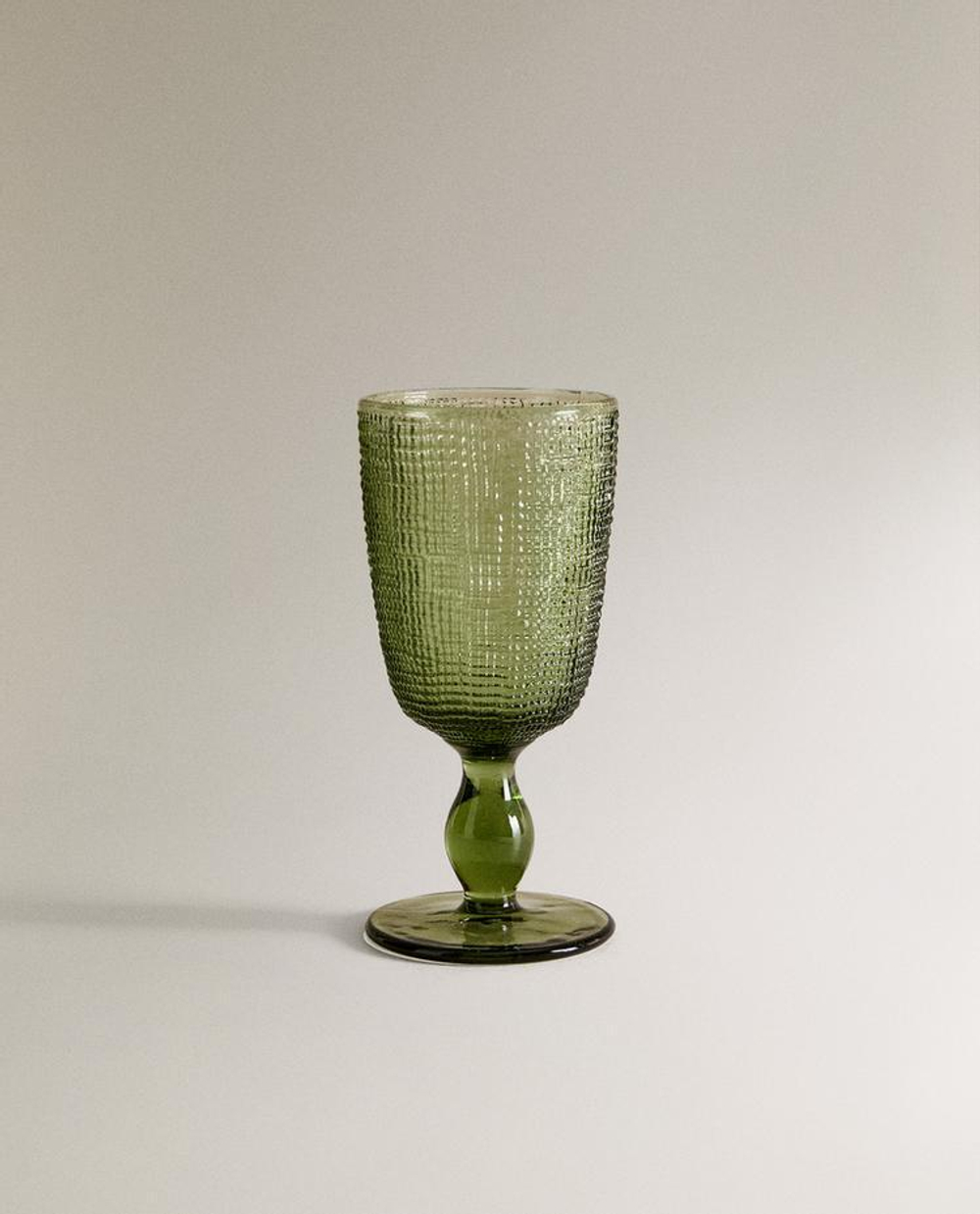 ZARA HOME СТЕКЛЯННЫЙ БОКАЛ ДЛЯ ВИНА С РЕЛЬЕФНЫМ УЗОРОМ, ЗЕЛЕНЫЙ