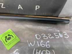 Уплотнитель радиатора верхний GL GLS (X166) Новый Оригинал A1666890098