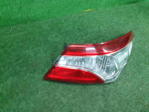Фонарь правый внеш Toyota Camry xv70 17-нв галоген