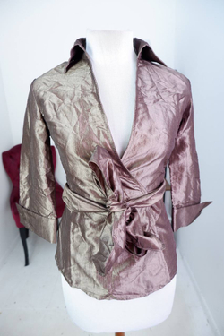 Жакет с поясом стильный, визуально на 42 размер