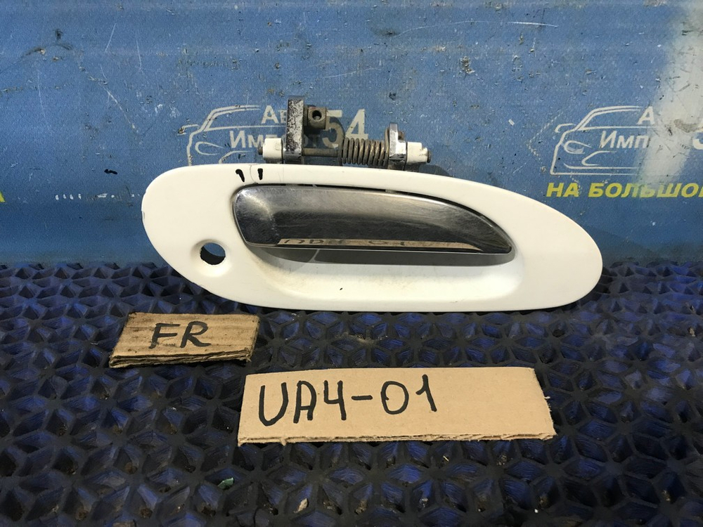 Ручка двери передней правой внешняя Honda INSPIRE 1999