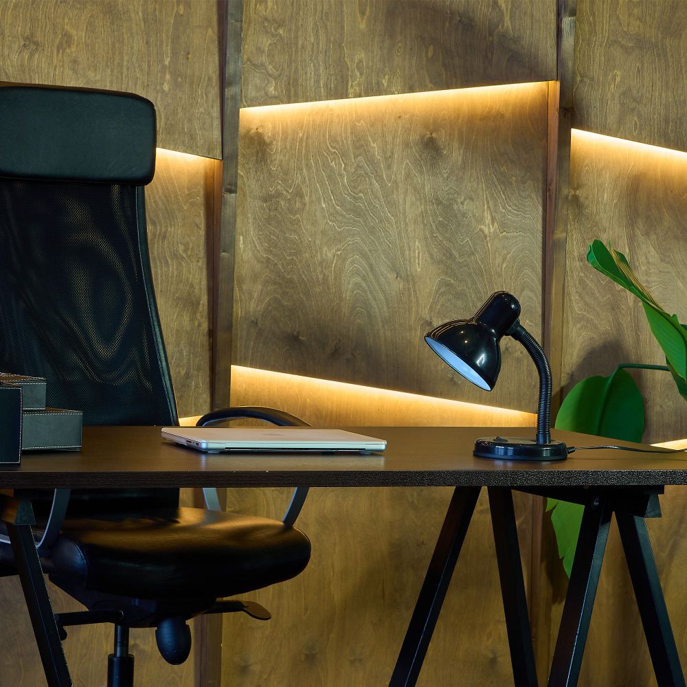 TLI-225 BLACK E27 Светильник настольный. Цоколь Е27. Механический выключатель. Черный. ТМ Uniel.