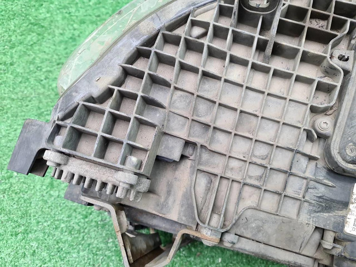 Фара левая Scania R-Series (2016-н.в.) галоген