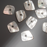 Подвеска из перламутра морских ракушек, 24,5*21,3мм