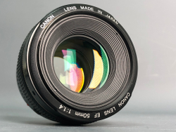 Canon EF 50 mm f/1.4 USM
