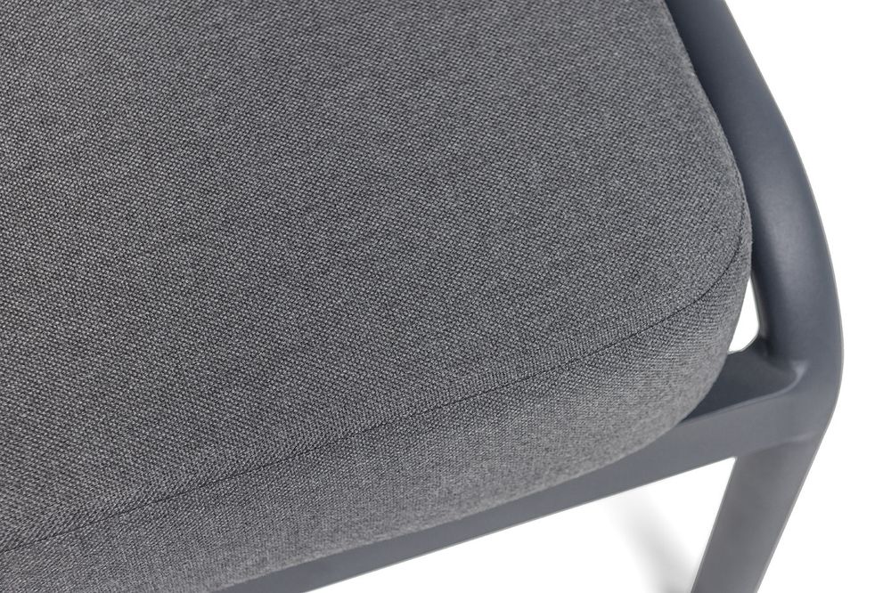 "Ронда" кресло плетеное из роупа, каркас алюминий темно-серый (RAL7024) муар, роуп серый 40 мм tex, ткань темно-серая 027