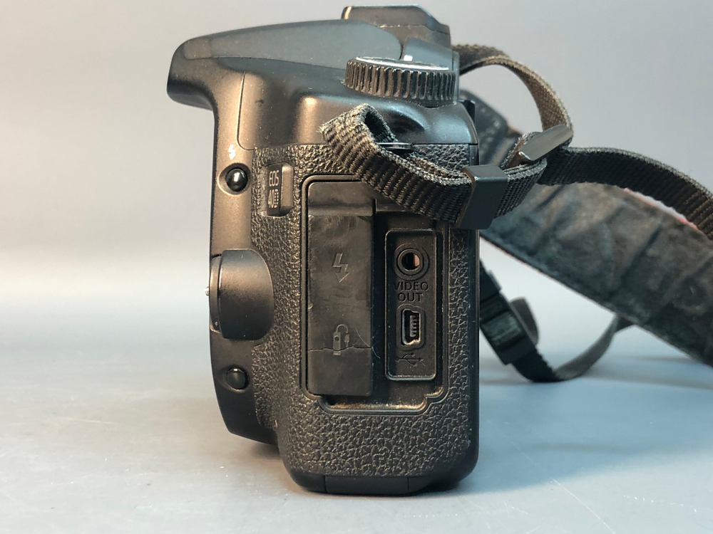 Canon 40D, не включается