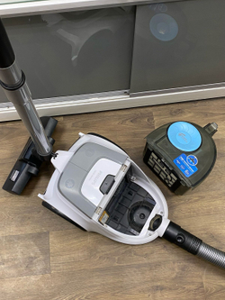 Пылесос напольный Philips 2000 Series