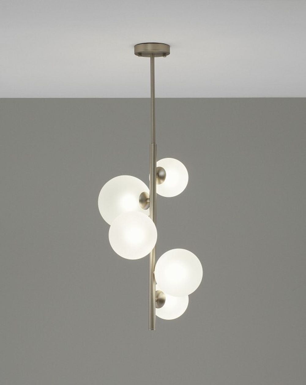 Люстра на штанге Moderli Renny V11466-5P