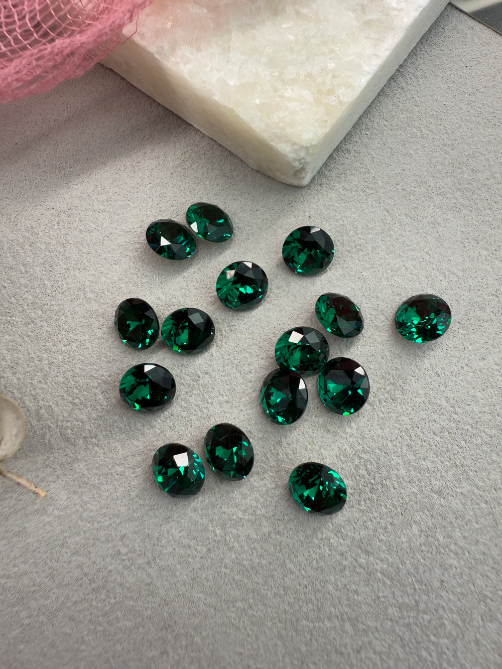 Шатон Chatone 8 мм (ss39), Emerald