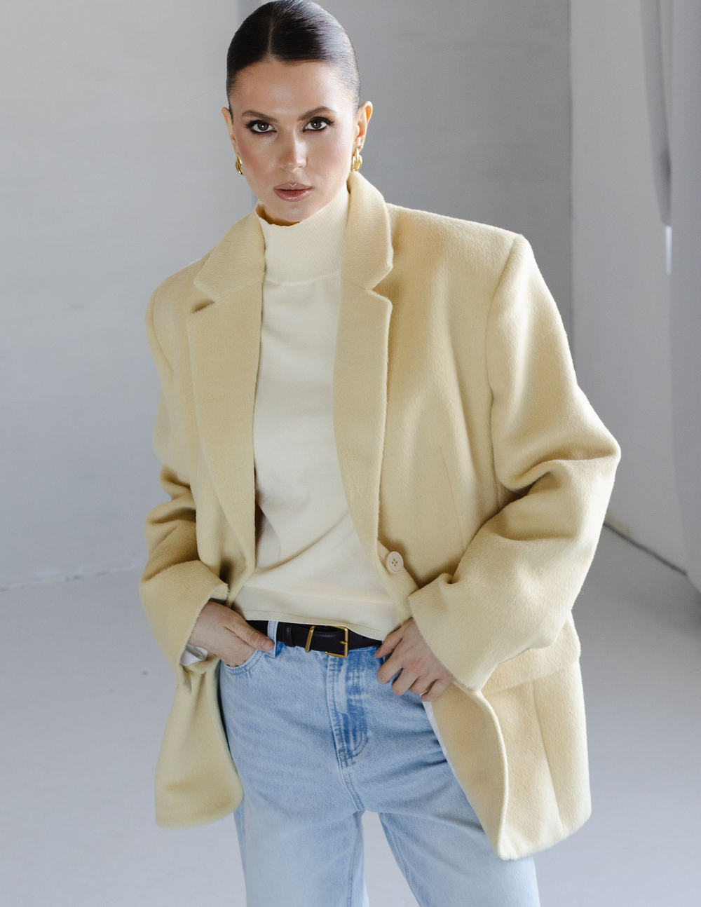 Пальто из смесовой шерсти однобортное укороченное лимонное