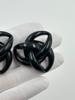 Крупные клипсы из черного пластика