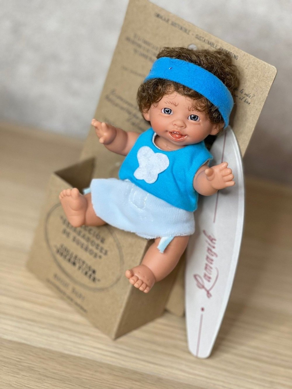 Кукла LAMAGIK виниловая 18см Gestitos Surfero (404A)