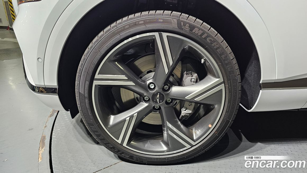 Genesis GV80 2.5T Бензин 2WD (06.2024)