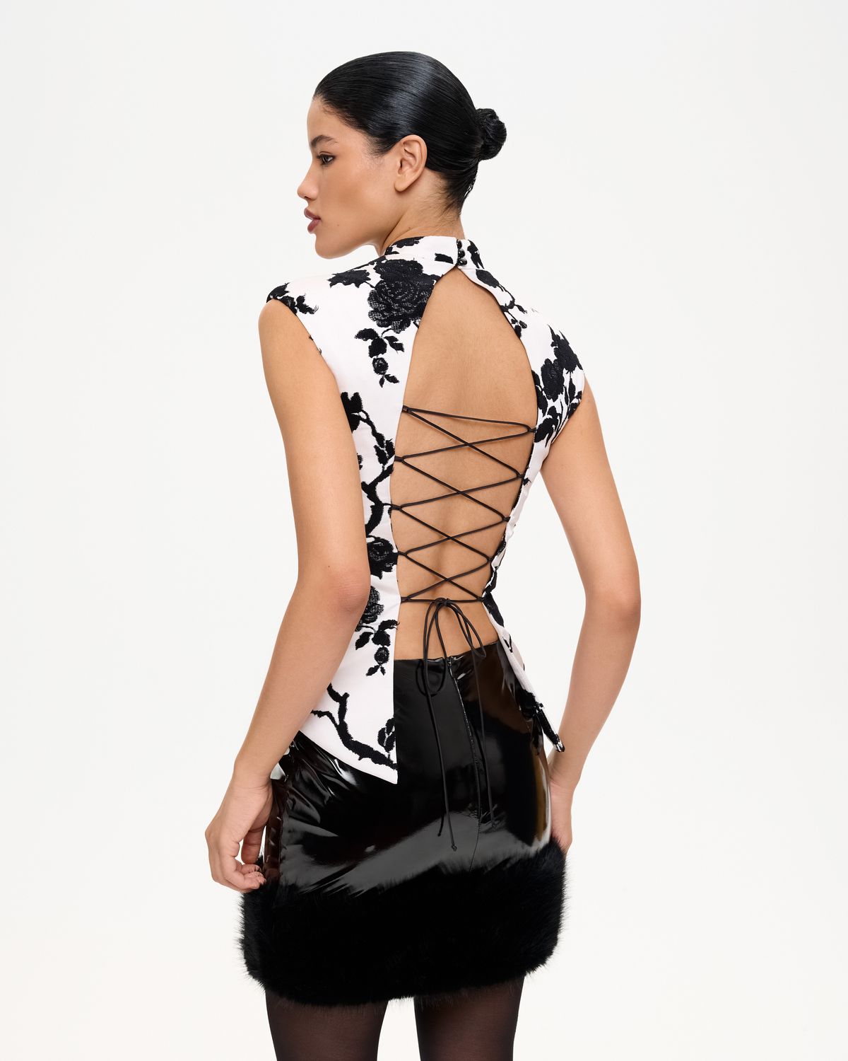 Топ из жакарда с завязками по спине