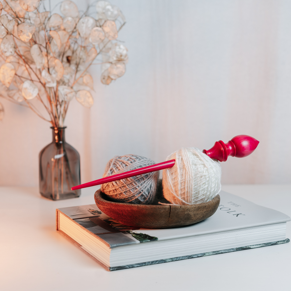 Опорное веретено для прядения из древесины сибирского кедра 280 мм. B78