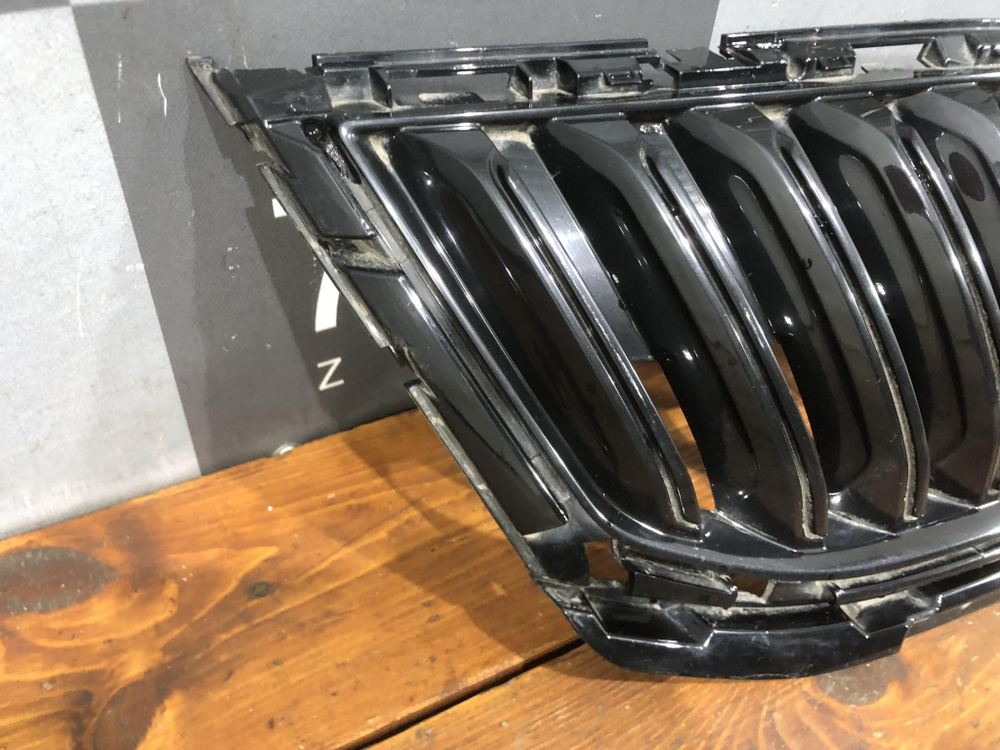 Решетка радиатора Skoda Octavia 3 (A7) 17-20 Б/У Оригинал 5E0853653C