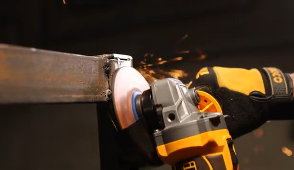 Аккумуляторная угловая шлифовальная машина (УШМ) INGCO CAGLI221153 INDUSTRIAL 20 В 115 мм