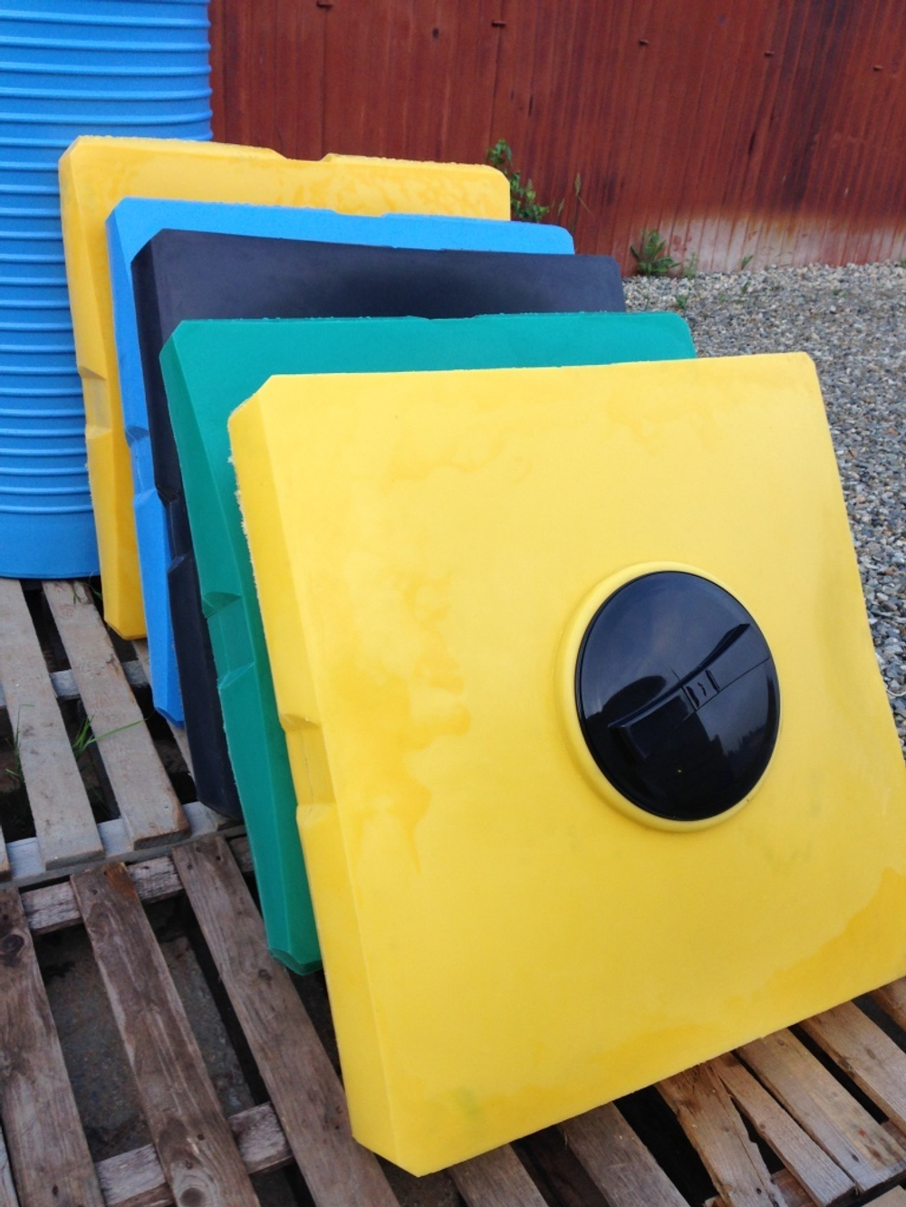 Пластиковый бак для душа ЕЗПИ 200 л. горизонтальный (1080x1080x280см;) - арт.559616