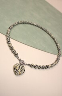 Чокер-колье из далматиновой яшмы «Далматиновое Сердце»